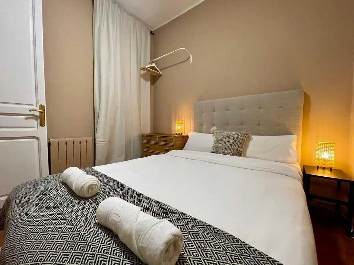 バルセロナSagrada Familia 4Bd Only For Families Or Business Groupsアパートメント バルセロナ
